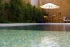 MANDARINA Outdoor Essbereich - Blick vom Swimming Pool